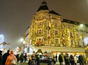 Peste 100.000 de oameni au participat la deschiderea Târgului de Crăciun din Craiova