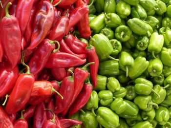 Ardei verde vs ardei roșu – Care este alegerea potrivită pentru o dietă echilibrată, potrivit specialiștilor
