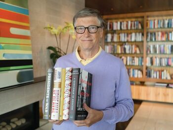 Recomandări de cărți direct de la Bill Gates pentru vara lui 2025: Poveștile care i-au inspirat propria carte, (…)
