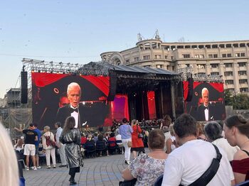 Jose Carerras, preferatul publicului de la Unforgettable, deși pe scenă a urcat și Andrea Bocelli. Artistul spaniol (…)