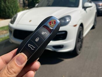 Trucul ascuns al telecomenzii auto care pornește motorul de la distanță. Cum funcționează și ce mașini îl permit