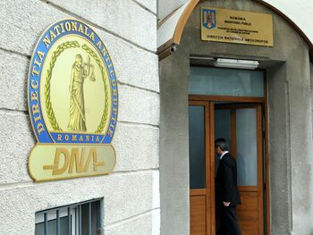 Directorii ELCEN, plasați sub control judiciar. Sunt anchetați pentru luare de mită și complicitate
