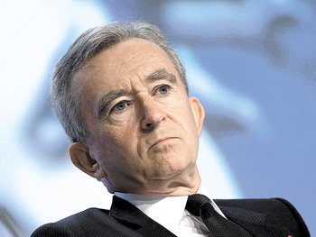 Bernard Arnault, miliardarul din spatele grupului LVMH, a cumpărat publicaţiile L'Opinion şi L'Agefi. Miliardarul (…)
