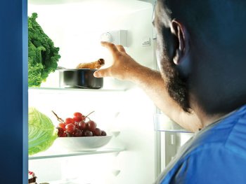 Sărbători scumpe, buzunar subţire. Cum rezişti presiunii fără să-ţi arzi economiile în decembrie?