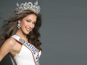 Concurentele Miss Univers au părăsit competiţia după ce organizatorul a criticat-o pe Miss Mexic