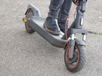 Lege promulgată de președinte! RCA-ul devine obligatoriu pentru trotinetele și bicicletele electrice din România