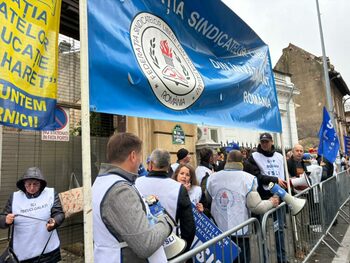 Sindicaliștii din învățământ protestează, din nou, în fața Ministerului Educației. Ce critici aduc Executivului