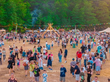 Vunk şi Subcarpaţi, pe scena festivalului Sculptfest de la Căbeşti. Au început înscrierile pentru camping