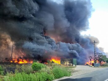 VIDEO | Pompierii gestionează 16 incendii majore simultane în șase județe, peste 1.000 de hectare afectate / (…)