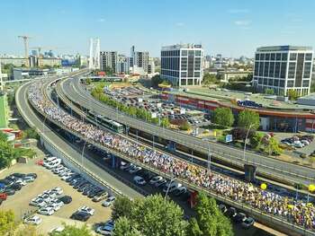 Mii de cadre didactice protestează la București împotriva măsurilor Guvernului în Educație