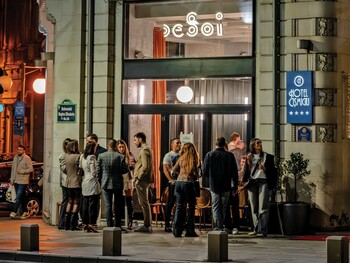 Cum au reuşit trei tineri, prieteni încă din copilărie, să construiască de la zero unul dintre cele mai apreciate (…)