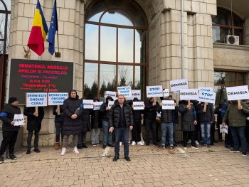 PUSL, protest la Ministerul Mediului: „Demisia este singurul gest responsabil după un asemenea eșec!”