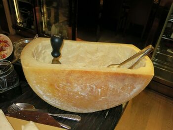 Test de cultură generală. Care brânză are microcipuri în coajă?