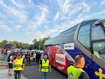 Cum l-au primit fanii FCSB pe Dennis Politic la meciul cu Drita