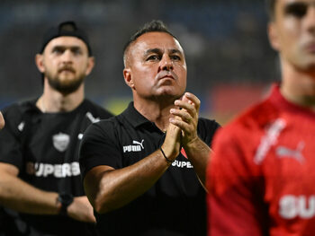 „N-am avut un fotbalist ca el până acum! Mă încântă”. Florentin Petre e impresionat de diamantul lui Dinamo