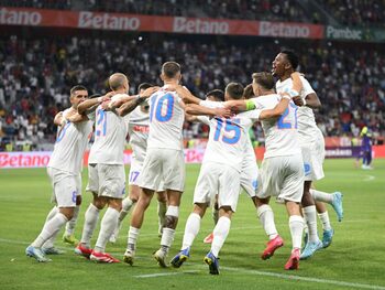 FCSB, gata să se despartă de doi jucători: Rivala din Superliga vrea să-i transfere la pachet