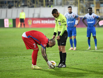 Fază controversată în Bistrița – FCSB. Campioana a primit penalty, deși Șut n-a fost faultat