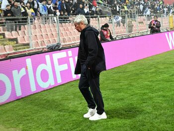 Mircea Lucescu s-a certat aspru și a început să strige la jurnaliștii bosniaci: „Așa ceva n-am văzut în toată (…)