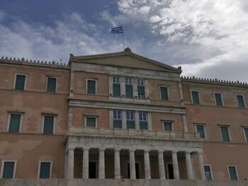 Grecia dă drumul la 1,6 miliarde de euro pentru a convinge oamenii să facă copii