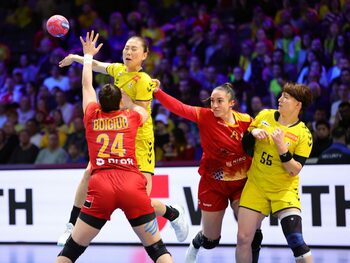 Reacţia selecționerului Japoniei după înfrângerea cu România de la Campionatul Mondial de handbal feminin: „E trist!”