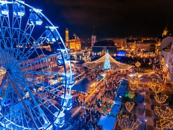 Târgul de Crăciun din Piața Constituției se deschide vineri: Prima piramidă de Căciun din România