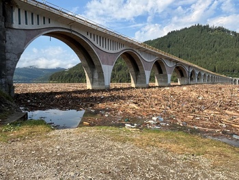 Imagini de la baza viaductului de la Poiana Largului după inundații! O dovadă zdrobitoare a realității