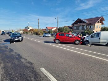 Coliziune între patru autoturisme la Râmnicu Vâlcea