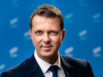 ULTIMĂ ORĂ: Ionuţ Moşteanu, USR, şi-a dat demisia din funcţia de ministru al Apărării, după controversele legate de (…)