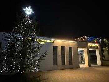 Un brad de Crăciun amplasat într-un cartier din Suceava a fost demontat, după ce fusese ornat, iar luminiţele puse (…)