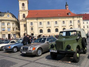 Cea mai mare expoziție de autovehicule a Muzeului pe roți al României vine în Parcul Lumea Copiilor