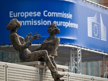 Comisia Europeană colaborează cu investitorii privaţi pentru a crea un fond de investiţii în tehnologie / Scaleup (…)