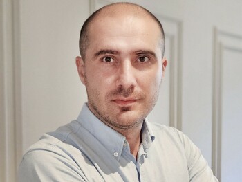 Povestea tânărului care a construit de la zero o afacere de milioane de euro în România. Totul a plecat, povesteşte (…)