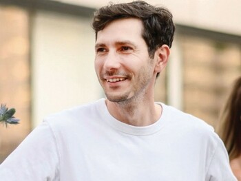 Povestea tânărului care şi-a ajutat soţia, profesoară, să rezolve o problemă aproape imposibilă cu elevii ei – şi (…)