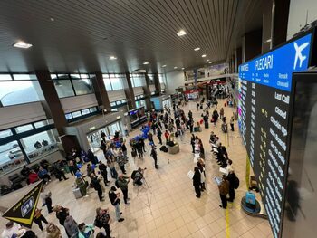 Două zboruri ce urmau să aterizeze pe Otopeni, direcționate pe alte aeroporturi, din cauza furtunii