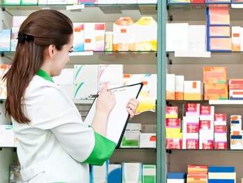 Cine este românca ce a construit alături de soţul ei de la zero un lanţ de farmacii cu 116 unităţi, sute de angajaţi (…)