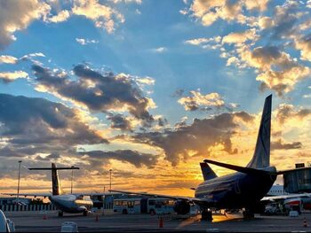 Furtună în București: Două zboruri de pe Otopeni, redirecţionate pe alte aeroporturi