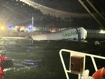Tragedie aviatică în Hong Kong! Un avion s-a prăbușit în mare. Două persoane au murit