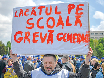 Război total în învățământ! Profesorii amenință că nu mai deschid școlile pe 8 septembrie