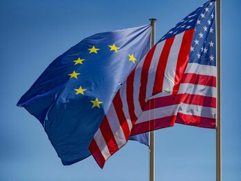 Uniunea Europeană este dispusă să accepte impunerea de către SUA a unor taxe vamale de 10%, în schimbul unor concesii