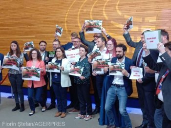 Ce europarlamentar român a votat împotriva legii contra traficului de migranți