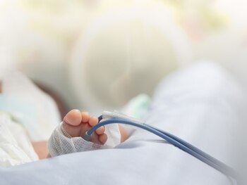 Medicii trag un semnal de alarmă. Cazurile de insuficiență respiratorie severă la copii reapar odată cu sfârșitul (…)