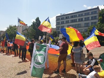 Membru al organizației Noua Dreaptă, condamnat la închisoare cu suspendare după ce a lipit stickere cu simboluri (…)
