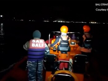 Incident tragic în Indonezia: Un feribot s-a scufundat în largul insulei Bali. Patru morți și 38 de persoane dispărute