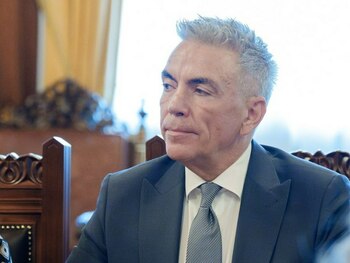 Un senator PSD cere demisia vicepremierului Dragoș Anastasiu, în urma acuzațiilor privind o presupusă mită oferită (…)