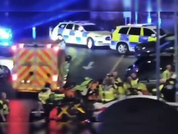 Baie de sânge într-un tren din Marea Britanie. Nouă răniți grav, transportanți la spital. Poliția a activat planul (…)