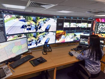 „Suntem cu ochii, dar și cu gura pe voi!”. Punctele de colectare selectivă din Sectorul 6, dotate cu camere video și (…)