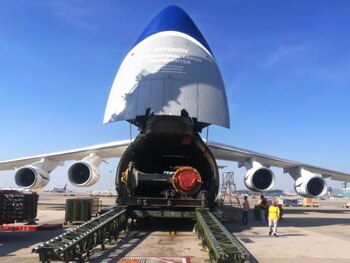 Mister deslușit în cazul aeronavei masive care a apărut pe cerul Kievului. Imagini cu sosirea la destinație