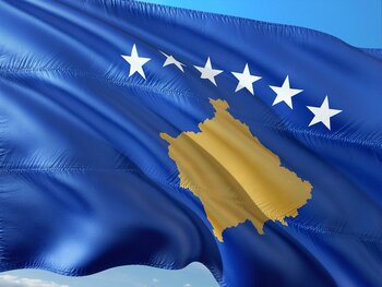Kosovo propune să preia migranţi din Regatul Unit în schimbul sprijinului Londrei împotriva Serbiei şi Rusiei
