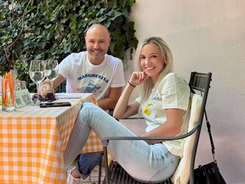 Mihai Mitoșeru și Alexandra au dus relația la următorul nivel! Cei doi s-au logodit în Barcelona