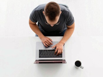 Poate munca de acasă să devină o obligaţie legală? Care este ţara ce testează viitorul flexibilităţii?